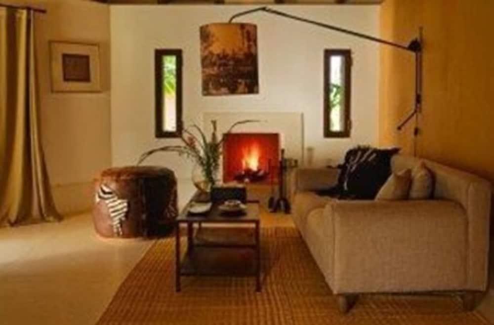 Hotel Les Cinq Djellabas Douar Caïd Layadi エクステリア 写真